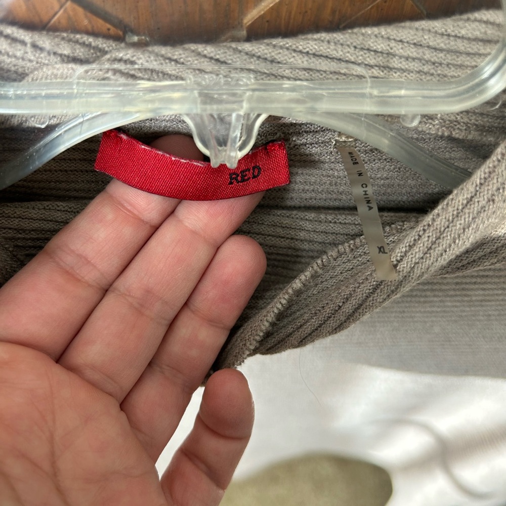 Red Brand turtleneck - Picture 2 of 2